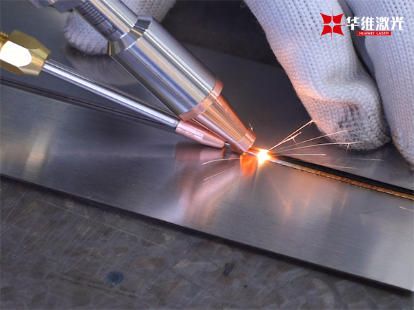 Comprensione dell'alimentazione del filo nella saldatura laser