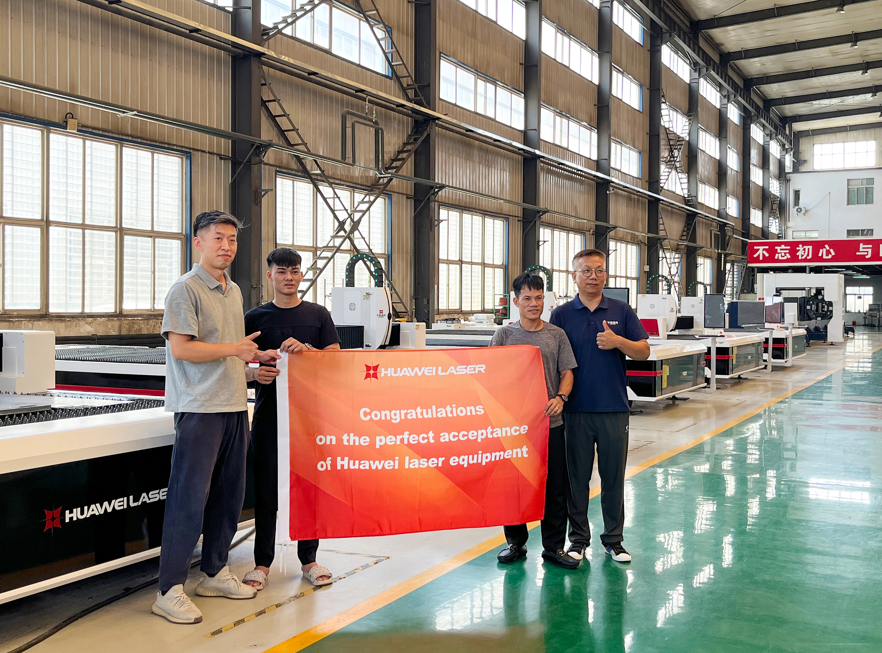 Consegna di successo di 6000W 6020 Laser Cutter in Vietnam